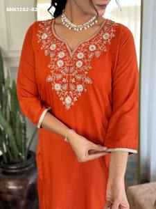 Kurti-Pant & Dupatta pour femme en viscose chinon de qualité supérieure, brodés avec des cordons Zari-Dori, des fils multiples et des sequins. - Product Image 2