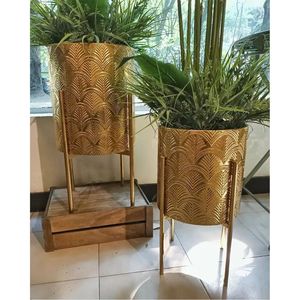 Jardinière de luxe en métal doré avec support, pot de fleurs décoratif d'intérieur en laiton brossé, vente en gros, jardinières rondes modernes de grande taille pour jardin - Product Image 3