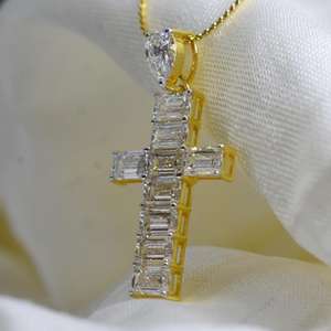 Colgante Cruzado Hip Hop de Plata 925 Bañado en Oro con Moissanita VVS, Colgante Iced Out para Hombre, Colgante de Fe Cristiana - Product Image 2