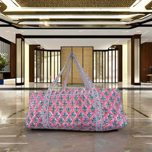 Bolsa de Viaje de Lona con Cierre, Estampado Floral Indio, Acolchada, Estilo Boho, de Lujo, Ligera, Resistente y Ecológica - Product Image 3