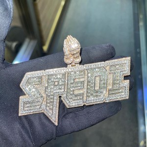 Pendentif personnalisé en moissanite VVS certifiée IGI, style hip-hop, lettre en diamant taille émeraude glacée, chaîne plaquée or rose 3D pour homme - Product Image 1