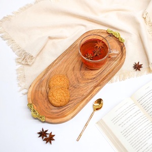Plateau de service en bois artisanal Unicorn avec poignées robustes pour le petit-déjeuner, le café, le thé, les collations, les repas, la maison, la cuisine - Product Image 3