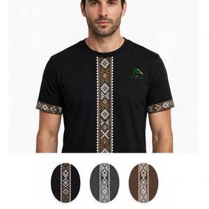 เสื้อยืดปักลายชนเผ่าสีดำแบบกำหนดเอง เสื้อผ้าสตรีทแวร์ผู้ชาย ผ้าฝ้ายเจอร์ซีย์ แขนเสื้อแบบแอซเท็ก ผลิตตามสั่งจากโรงงาน ขายส่ง - Product Image 2