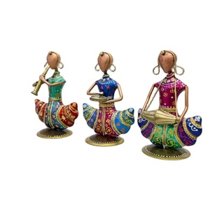 Poupées Musiciennes Artisanales en Métal - Art Déco Multifonctionnelles et Articulées pour les Célébrations de Diwali, Mariages, Pâques - SwamiG TradeX 8-12 - Product Image 1