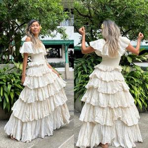 Vestido de Maternidad Moderno Bohemio de Encaje con Hombros Descubiertos, Estilo Princesa, Maxi Vestido con Volantes y Espalda Descubierta, 100% Algodón, Largo hasta el Suelo, Ecológico - Product Image 5