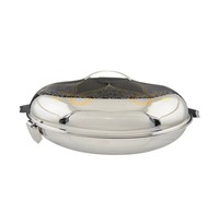 La chaleur physique incroyable d'une casserole en métal émanant d'un récipient chauffant crée une ambiance de repas conviviale et communale.