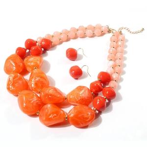 Collar de resina con colgante artístico hecho a mano, regalo sencillo para mujeres y niñas - Product Image 1