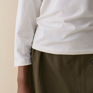 Camiseta Básica de Mujer de Alta Calidad con Diseño de Mangas Largas, Material Suave y Cómodo, con Logotipo, Tela Lisa, Ropa para Uso Diario - Product Image 3