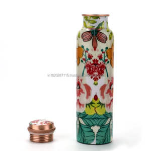 Elegante botella de agua de cobre con diseño de esmalte impreso, trabajo floral hecho a mano para un estilo de vida sostenible respetuoso con el medio ambiente - Product Image 6
