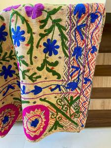 Colcha Kantha de Algodón Bordada con Diseño Suzani, Manta Kantha Vintage - Product Image 2