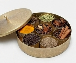 Boîte à masala en métal doré royal de qualité supérieure avec couvercle design, support de rangement rond pour la décoration de la table de cuisine - Product Image 6