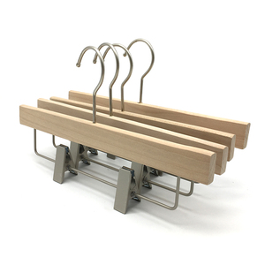 Cintres en bois pour enfants avec pinces en acier inoxydable – Cintres de garde-robe modernes et minimalistes – Logo personnalisé – Durables pour magasins de vêtements - Product Image 1