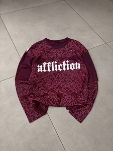 เสื้อยืดแขนยาวทรงโอเวอร์ไซส์สไตล์โกธิคสำหรับผู้ชาย สีแดงเบอร์กันดี คอกลม พิมพ์ลายกราฟิกทั่วตัว - Product Image 3