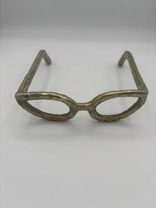 Escultura de gafas de aluminio de diseño, hecha a mano, pieza decorativa para el vestíbulo de un hotel y oficina. - Product Image 6