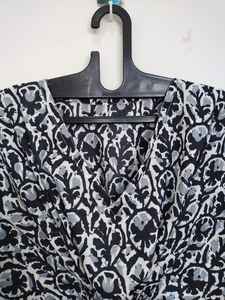 Kaftán Floral Hecho a Mano en India, Ligero, para Playa o Verano - Product Image 3