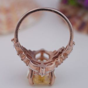 Luxeora Nouvelle Bague Couronne de Luxe Style Princesse Unique en Argent S925 Plaqué Or avec Moissanite Taille Poire 2 carats pour Femme - Product Image 4