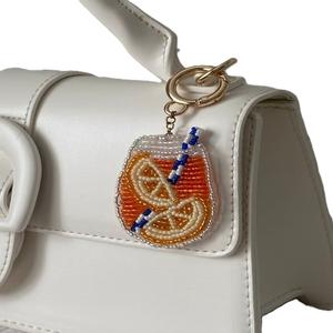 Elegante Llavero Floral Bordado con Cuentas de Semillas, Hecho a Mano, Accesorio Colorido - Product Image 1