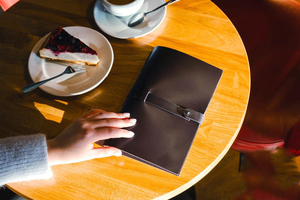 Porte-menu en cuir véritable de qualité supérieure, porte-menu double page, vente en gros, couverture de menu de restaurant, menu personnalisé, ALM-0064 - Product Image 1