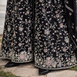 Robe de mariée indienne traditionnelle en viscose brodée lourde pour femme, infroissable, idéale pour les fêtes - Product Image 4