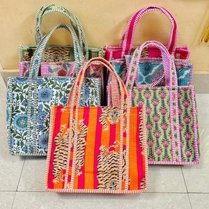 Sac fourre-tout matelassé en toile de coton à imprimé floral abstrait, sac à main imprimé au bloc, sacs de shopping, sac de plage, sacs de voyage et sacs à bandoulière - Product Image 2