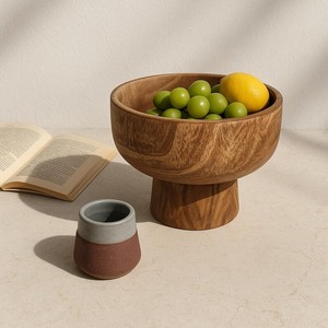Elegante tazón de madera para servir, ideal para hogares modernos, con forma clásica y diseño único hecho a mano. - Product Image 2