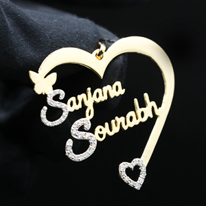 Colgante Premium de Aleación Chapada en Oro con Diamantes Esmerilados, Estilo Hip Hop Urbano y de Realeza - Product Image 1