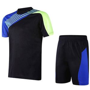 Survêtements de football ensemble de maillots uniformes de sport respirants pour enfants T-shirts et shorts à manches courtes ensembles de vêtements de marque - Product Image 1