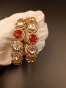 Pulseras de Plata con Baño de Oro y Cristales Rojos Dobletes, Joyería de Compromiso Moderna para Mujer, Estilo Polki con Engaste de Bisel - Product Image 4