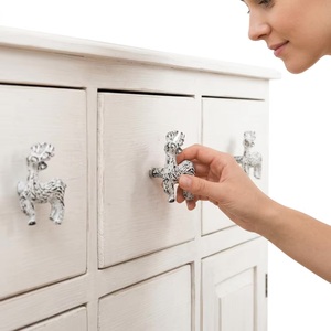 Bouton de meuble en fonte en forme de renne, design rustique, finition blanche vieillie, installation facile, pour maison, bureau, armoire, commode - Product Image 3