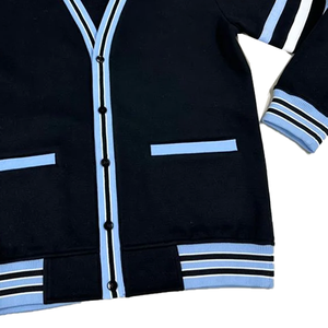 Cárdigan Universitario Personalizado de Invierno, Lana/Cachemira, Grueso, Negro y Azul Cielo en Contraste, Suéter de Punto con Botones, Estilo Retro Urbano - Product Image 4