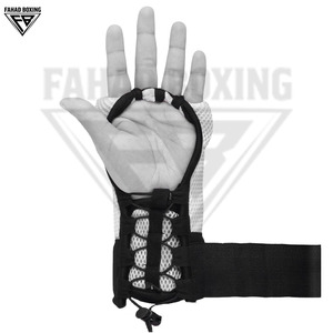 Bandes de boxe personnalisées de haute qualité, imprimées avec votre logo, noir et blanc, pour la protection lors des combats. - Product Image 2