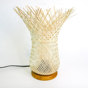 Lampe de table en bambou à vendre, lampes de bureau faites à la main, lampe de chevet, accessoires de décoration pour la maison et les restaurants - Product Image 5