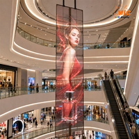 Écran LED transparent suspendu long pour l'atrium des centres commerciaux, suspension par câble en acier et publicité de marques de luxe