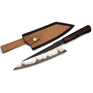 Cuchillo de Chef Hecho a Mano Personalizado, Hoja de Acero de Damasco Grabada, Mango de Cuero, Funda de Cuero, Cuchillo Profesional para Rebanar y Acampar, con Hoja Dentada - Product Image 1
