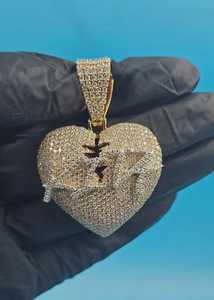 Colgante de Corazón Totalmente Cubierto de Diamantes con Moissanita, Chapado en Oro de 18K, Corte Brillante Redondo, Amuleto de Lujo Unisex - Product Image 5