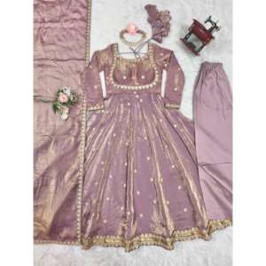 Magnifique robe Anarkali avec travail de séquence, pantalon et dupatta ornés pour les vêtements indiens et pakistanais - Product Image 1