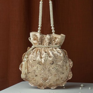Sac Potli en Coton Fait Main avec Poignée Perle, Fermeture à Rabat en Dentelle de Perles Premium, Écologique, pour Soirées et Mariages Féminins - Product Image 5