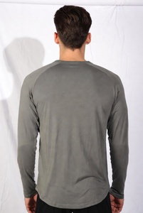 Chemise formelle à manches longues pour homme, couleur noire unie, coupe ajustée, tenue de bureau professionnelle - Product Image 2