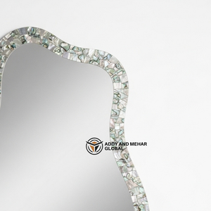 Espejo de Pared Curvo de Lujo con Incrustaciones de Madreperla, Espejo Decorativo Hecho a Mano con Incrustaciones de Conchas de Forma Orgánica - Product Image 2