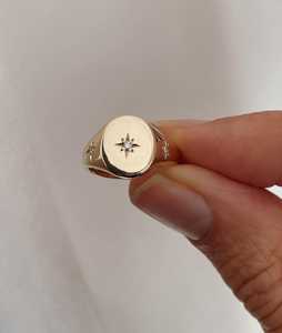 แหวนตราประทับเพชรทรงกลมเพาะเลี้ยงในห้องปฏิบัติการ ดีไซน์ดาว 14K ทองคำแท้ 11x10 มม. แบบมินิมอล สลักลายได้ ใช้ได้ทุกวัน แหวนวงเล็ก - Product Image 6