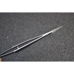 กรรไกรตัดหนังกำพร้าคุณภาพสูง แบบโค้ง ปลายแหลม สีดำ ทำจากสแตนเลส ใช้สำหรับตกแต่งคิ้ว ผลิตด้วยสปริงสำหรับตัดหนังกำพร้า - Product Image 5