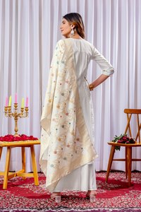 Conjunto Premium de Kurti y Palazzo Bordado con Seda de Mango, con Dupatta de Muselina de Seda Jacquard con Trabajo Mina, Ropa Étnica para Mujer, Calidad de Exportación - Product Image 4