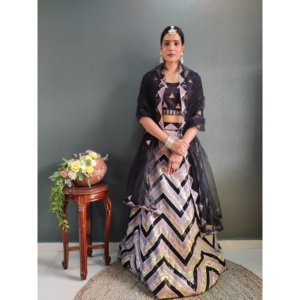 Lehenga Choli de soirée de créateur avec de magnifiques broderies au fil, taille 2XL - Product Image 5