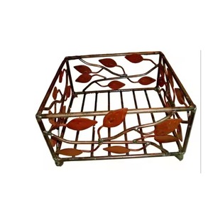 Corbeille à fruits en fil métallique premium dorée, design en treillis croisé, avec pieds sphériques, pour table - Product Image 6