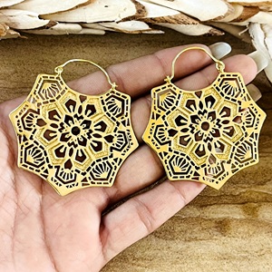 ต่างหูห้อยลายโบโฮแมนดาลาแบบชนเผ่า ทำจากทองเหลืองชุบทอง 18k และเงิน  ลายฉลุเรขาคณิต ของแท้ ขายส่ง/OEM/ODM - Product Image 3