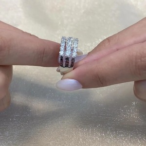 Anillo de Compromiso de Diamantes Cultivados en Laboratorio, Anillo de Boda de Tres Hileras, Certificado IGI, Claridad VVS+, Oro Sólido de 14K, Minimalista para Mujer - Product Image 3
