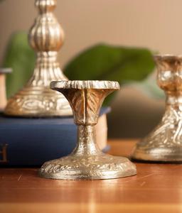 Ensemble de bougeoirs coniques en métal doré vintage de luxe - Support de bougie sculpté floral antique pour centres de table de mariage, décoration intérieure - Product Image 5