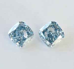 Diamant CVD de laboratoire certifié IGI, 1,00 carat, taille coussin bleu fantaisie, paire assortie, poli à la main, pour la fabrication de boucles d'oreilles et de bijoux - Product Image 1