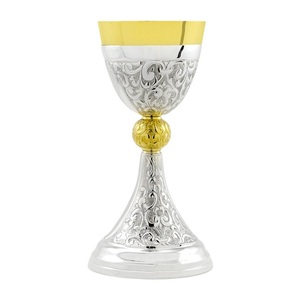 Cáliz Elegante de Latón Premium con Acabado en Dos Tonos, Dorado y Plateado, Hecho a Mano, para la Sagrada Comunión, Vaso para la Iglesia, Copas para Vino - Product Image 1