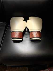 Gants de boxe en cuir de vachette blancs personnalisés de haute qualité OEM, vente chaude, HOMIZON ENTERPRISES, écologiques, protection, vente en gros - Product Image 6